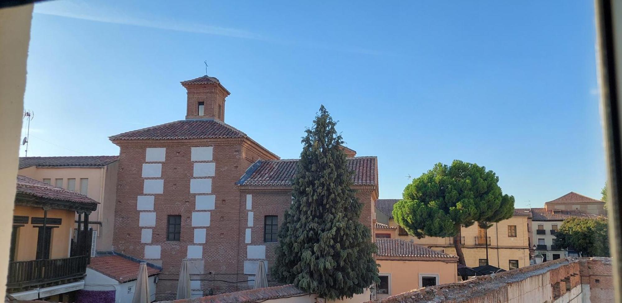 Апартаменты La Casona Del Asno Алькала-де-Энарес Экстерьер фото