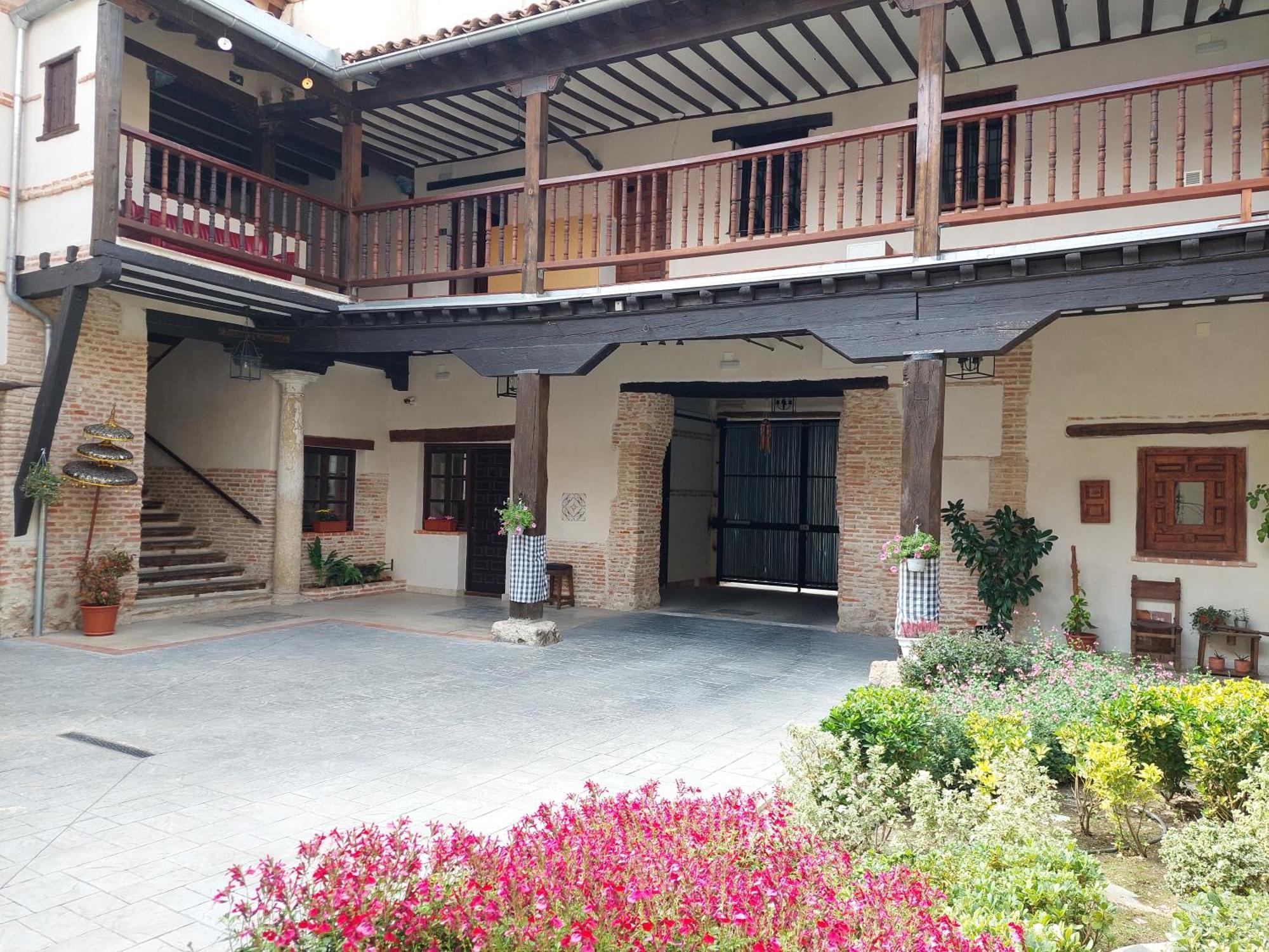Апартаменты La Casona Del Asno Алькала-де-Энарес Экстерьер фото